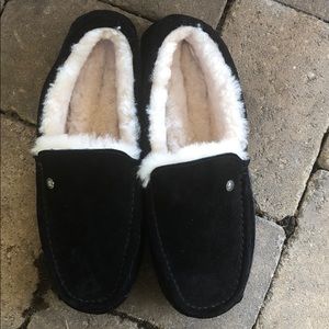 UGG SLIPPERS